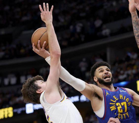 开云集团-季后赛先生!穆雷又成湖人心头刺,反衬拉塞尔拉胯